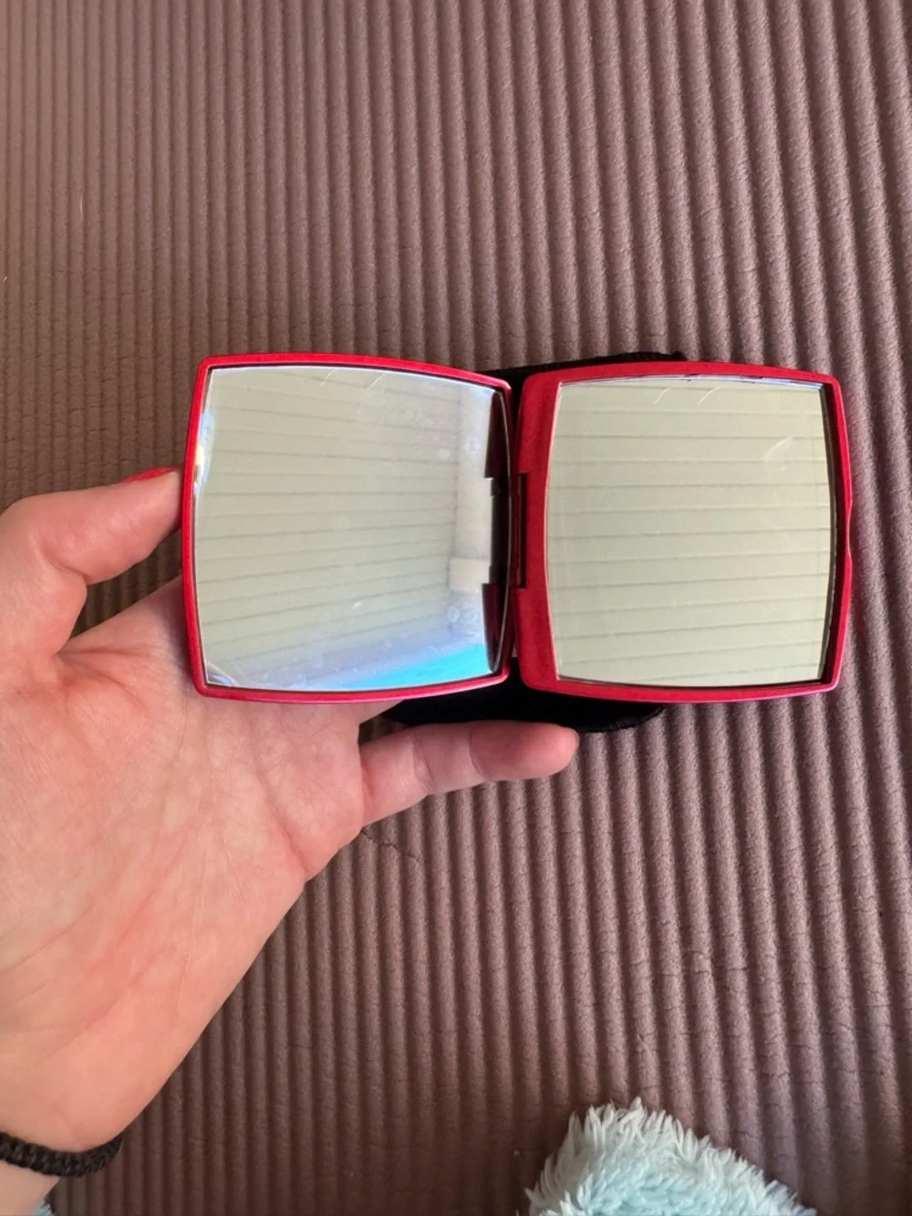 CHANEL red Mirror Duo Compact - Picture 6 of 7